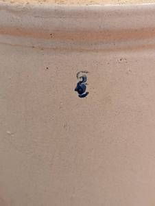 lot 65 image: Vintage Stoneware Crock