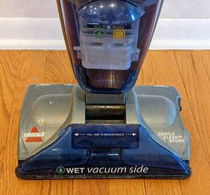 lot 71 image: Bissell Flip-It WetDry Vacuum