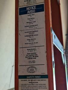 lot 76 image: Husky 8ft Fiberglass Ladder
