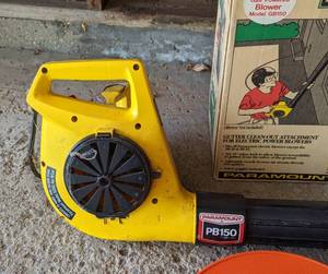 lot 79 image: Electric Blower and Edger