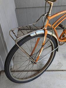 lot 80 image: Vintage Schwinn Bicycle