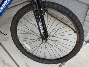 lot 81 image: Kent Terra 2.6 Mountain Bike