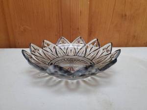 lot 68 image: Vintage Carnival Glass Bowl