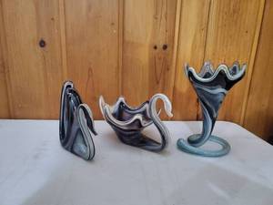 lot 72 image: Vintage Hand Blown Glass Art