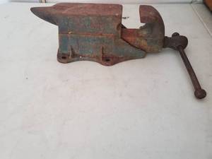 lot 10 image: Old S & C MFG Co. Blacksmiths Bench Anvil And Vise.