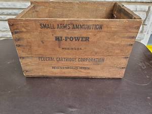 lot 85 image: Old Federal Cartridge Corporation Ammo Crate