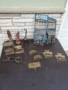 lot 89 image: Collection Of Vintage Metal Dcor