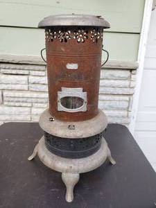 lot 95 image: Vintage Perfection Smokeless Oil Heater