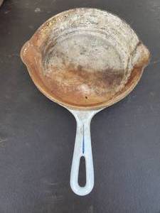lot 100 image: Two Vintage Cast Iron Skillets