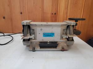 lot 33 image: Penncraft 6 Grinder