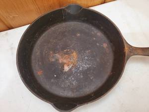 lot 55 image: Old Griswold Cast Iron Frying Pan