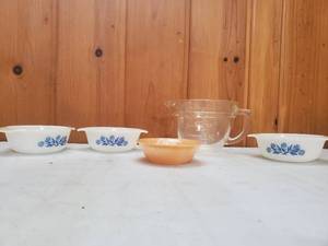 lot 62 image: Vintage Anchor Hocking Lot