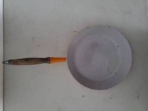 lot 2 image: Vintage Le Creuset Orange Number 28 Pan