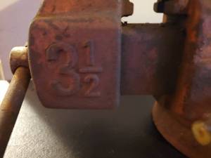lot 12 image: Vintage Red Craftsman 3.5 Vise