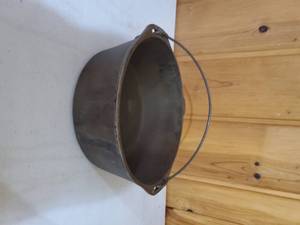 lot 101 image: Cast Iron Dutch Oven