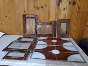 lot 114 image: Broken Sained Glass Lot