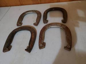 lot 120 image: Four Vintage 2.5. LB Top Ringer Horseshoes