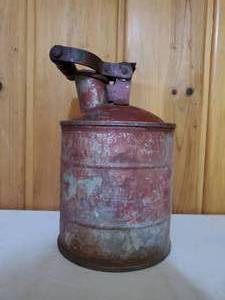 lot 123 image: Vintage Peerless Gas Can