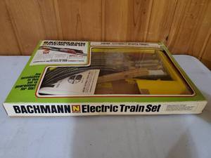 lot 132 image: Vintage Bachmann Electric Train Set