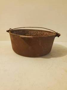 lot 147 image: Vintage Wagner Ware Cast Iron Bean Pot