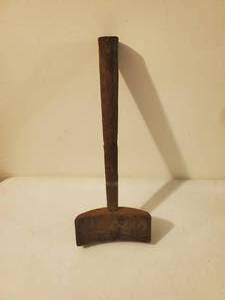 lot 166 image: Vintage Metal Moon Shaped Hammer