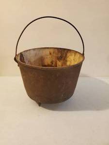 lot 170 image: Vintage Cast Iron Witches Cauldron