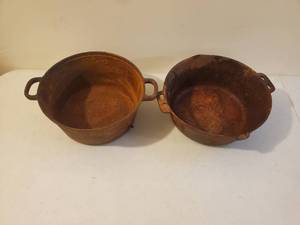 lot 171 image: Two Vintage Cast Iron Pots