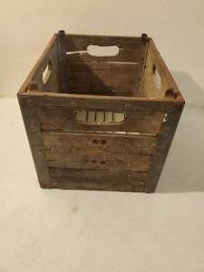 lot 182 image: Old Wood A&E Crate