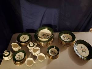 lot 191 image: Vintage Homer Laughlin China