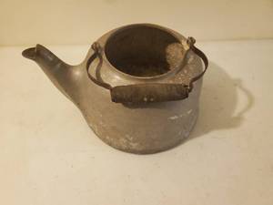 lot 206 image: Vintage Wagner Ware Tea Kettle