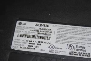 LG 32 Commercial Widescreen Integrated HDTV LCD TV  Television  Display
