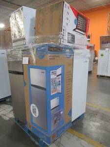 UNTOUCHED WHOLESALE PALLET OF SCRATCH AND DENT ANDOR UNCLAIMED RETURNED VERTICAL FREEZERS, REFRIDGERATORS AND BEVERAGE STATION