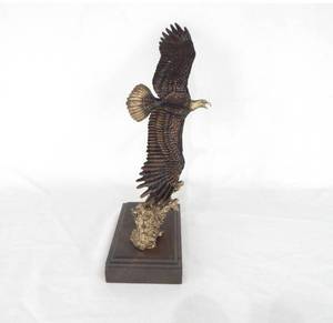 lot 4 image: Vintage 1990 Limited Edition Wally Shoop The Highest 1 Bronze Eagle Sculpture