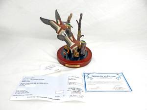 lot 64 image: Vintage 1999 Limited Edition David Maass Smooth As Glass Hand Painted Sculpture