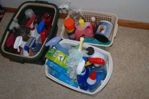 3 Nice plastic containers of cleani...