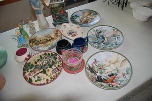 Lot of decor, collector plates and ...