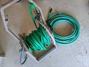 2Gardeb hoses and a hose reel...