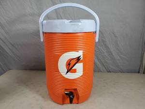New Rubbermaid Gatorade Beverage Dispenser