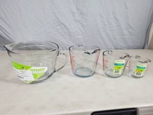 4 New Glass Measuring Cups
