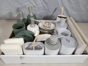 Large Assortment of New Bathroom Items