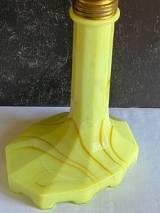 lot 18 image: Houze Akro Agate Slag Glass Table Lamp
