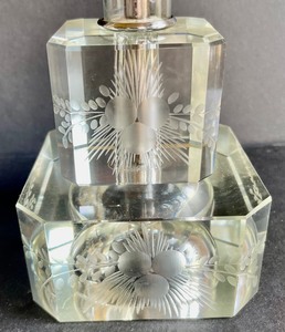 lot 27 image: Pair of Vintage Etched Glass Lamps