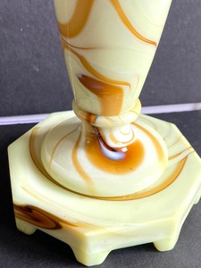 lot 70 image: Veined Onyx Houze Glass Vintage Lamp
