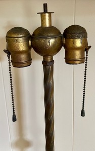 lot 130 image: Vintage Figural Design Double Socket Table Lamp by Chicago Mosaic