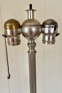 lot 133 image: Vintage Art Deco Akro Agate and Cherub Accented Floor Lamp