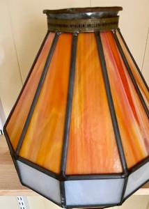 lot 138 image: Vintage Swirled Orange and White Lamp Shade