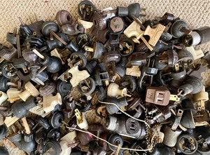 lot 139 image: Large Grouping of Vintage Lamp Parts