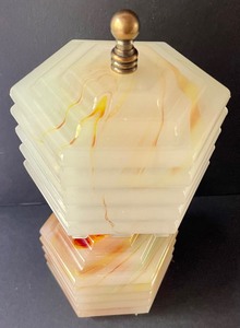 lot 147 image: Vintage Art Deco Houze Akro Agate Lamp
