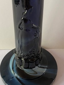lot 180 image: Vintage Swirled Slag Glass Raised Relief Figurine Lamp by Vidrio