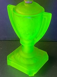 lot 177 image: Art Deco Uranium Glass Houze Lamp